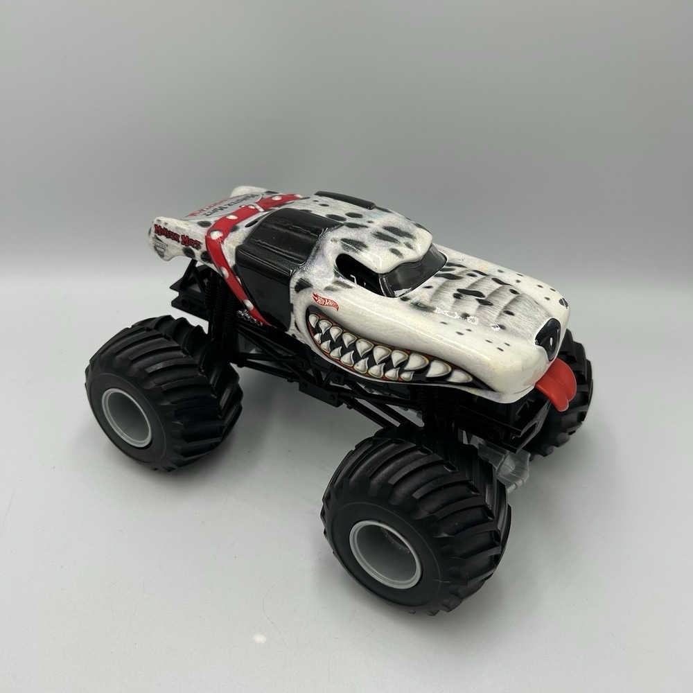 Spin Master Monster Jam Dalmatian Monster Mutt 1/24 Diecast Metal 4x4 Truck